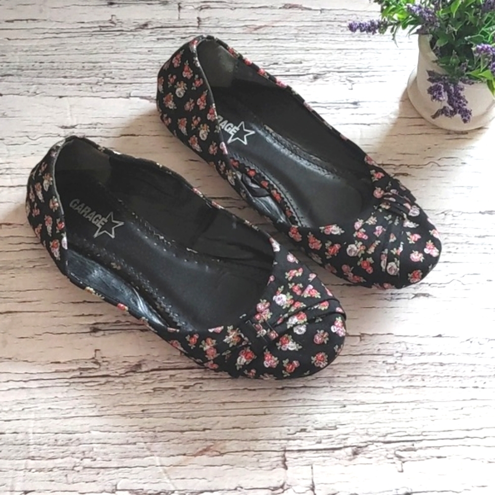 Garage black flower slip ones shoes flats GUC size 8